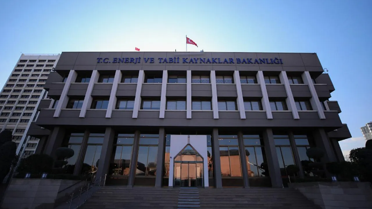 YKS'de İlk 100 Bine Girenlere Büyük Fırsat! Burs Programı Büyüyor